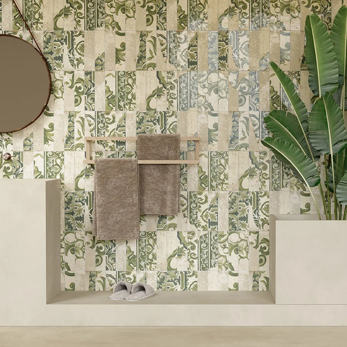 Bagno moderno con rivestimento in gres porcellanato serie Miniature Fregio di Marca Corona, effetto mattoncino maiolicato, formato 6x24, Colore Verde Maiolica