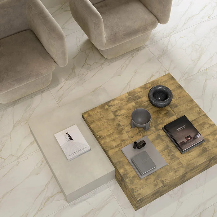 Dettaglio tavolino rivestito con piastrelle in gres porcellanato serie Miniature Fuoco di Marca Corona, effetto mattoncino e metallo ossidato, formato 6x24 cm, Colore Oro Brunito