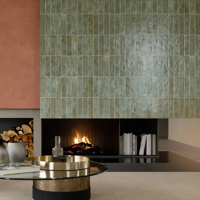 Dettaglio rivestimento in gres porcellanato serie Miniature Fuoco di Marca Corona, effetto mattoncino e metallo ossidato, formato 6x24 cm, Colore Verde Rame