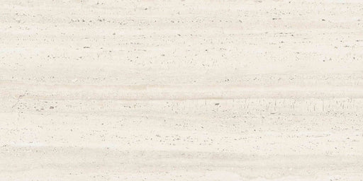 dettaglio piastrella in gres porcellanato effetto pietra naturale della collezione la geoteca nella colorazione Travertino Ivory Vein di gardenia orchidea 60x120