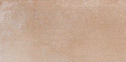 Dettaglio Piastrella da pavimento per esterni in gres porcellanato serie Cotti d'Italia di Herberia Ceramiche, effetto cotto Pienza, formato 21x43 Colore cotto