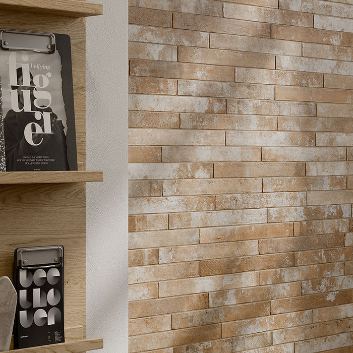 Dettaglio muro con rivestimento in gres porcellanato effetto mattoncino opaco 4.8x45 cm della collezione Harlem, colore Sand di Ceramica Rondine