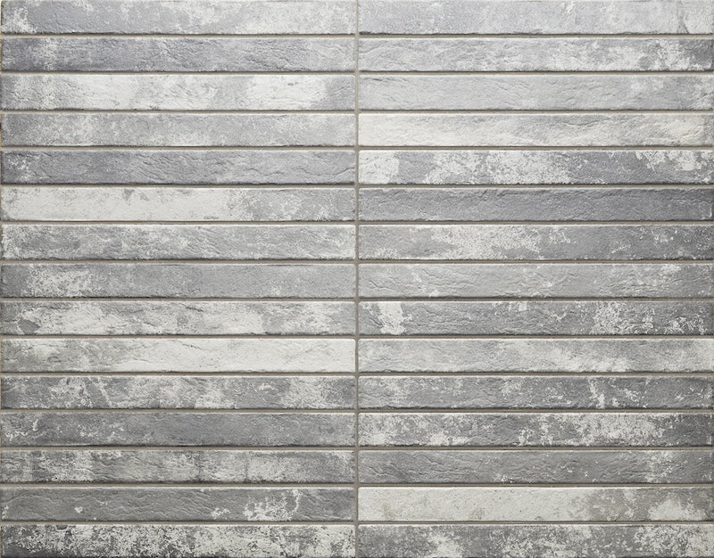 Dettaglio posato piastrella per pavimento e rivestimento in gres porcellanato effetto mattoncino opaco 4.8x45 cm della collezione Harlem, colore Light Grey di Ceramica Rondine