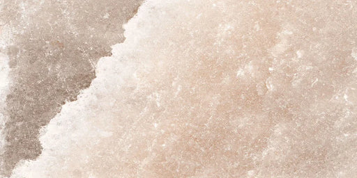 Piastrella in gres porcellanato effetto marmo naturale della collezione Himalaya di Ceramica Rondine, formato 30x60 cm, colore Coral