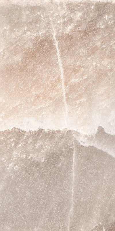 Piastrella in gres porcellanato effetto marmo naturale della collezione Himalaya di Ceramica Rondine, formato 60x120 cm, colore Coral