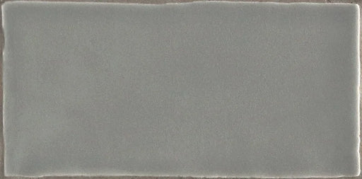 Dettaglio Piastrella da rivestimento in pasta bianca serie Hops di 41zero42, effetto mattoncino artigianale opaco, formato 7.5x15 cm, Colore Matte Grigio