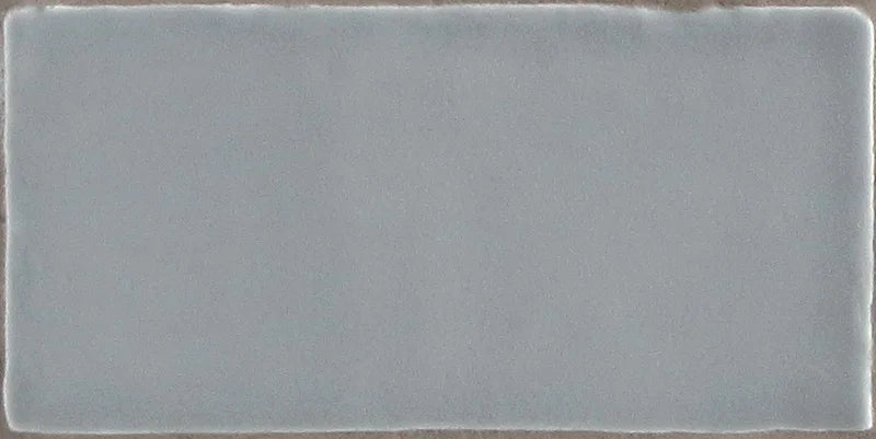 Dettaglio Piastrella da rivestimento in pasta bianca serie Hops di 41zero42, effetto mattoncino artigianale opaco, formato 7.5x15 cm, Colore Matte Grigio