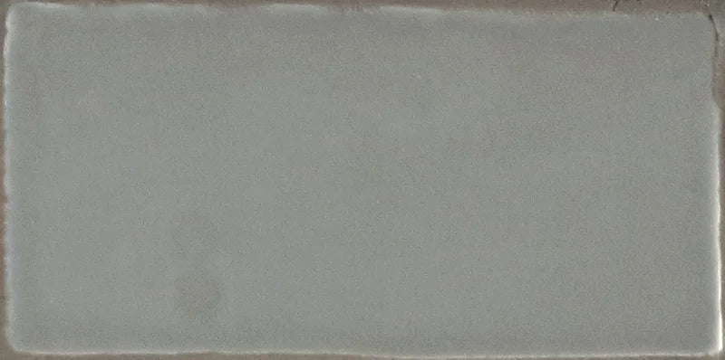 Dettaglio Piastrella da rivestimento in pasta bianca serie Hops di 41zero42, effetto mattoncino artigianale opaco, formato 7.5x15 cm, Colore Matte Grigio