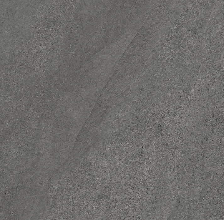 Piastrella ArkiStone Carbone di Idea Ceramica in gres porcellanato effetto pietra 80x80 cm per pavimenti e rivestimenti contemporanei