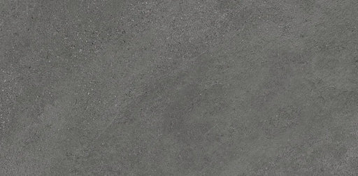 Piastrella ArkiStone Carbone di Idea Ceramica in gres porcellanato effetto pietra 30x60 cm per pavimenti e rivestimenti esterni contemporanei