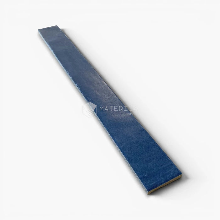 Foto piastrella per pavimento e rivestimento interno in gres porcellanato effetto mattoncino della collezione Iridescent di Ceramica Rondine, formato 4.8x45 cm, colore Blue