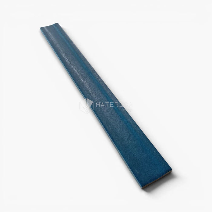 Foto piastrella per rivestimento interno in gres porcellanato effetto mattoncino della collezione Iridescent di Ceramica Rondine, formato 4.8x45 cm, colore 3D Hump Blue