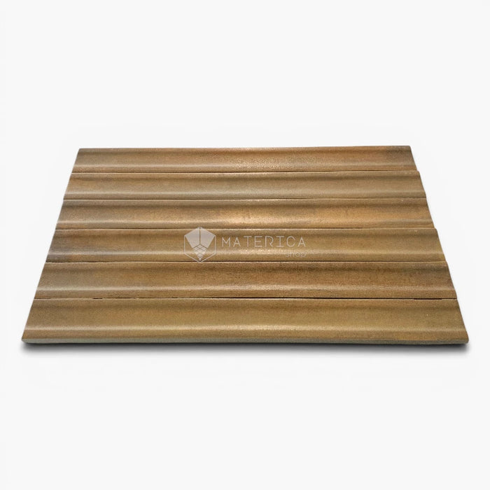 Foto piastrelle per rivestimento interno in gres porcellanato effetto mattoncino della collezione Iridescent di Ceramica Rondine, formato 4.8x45 cm, colore 3D Hump Caramel
