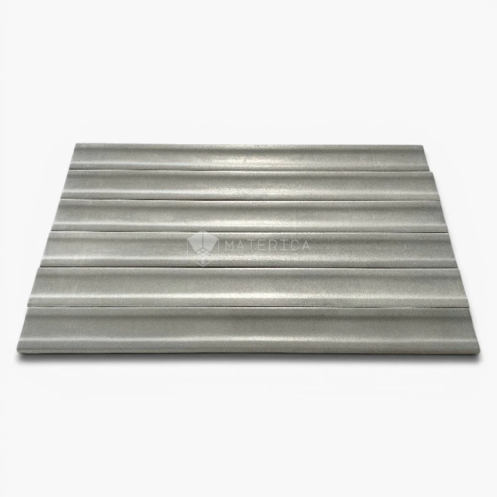 Foto piastrelle per rivestimento interno in gres porcellanato effetto mattoncino della collezione Iridescent di Ceramica Rondine, formato 4.8x45 cm, colore 3D Hump Grey