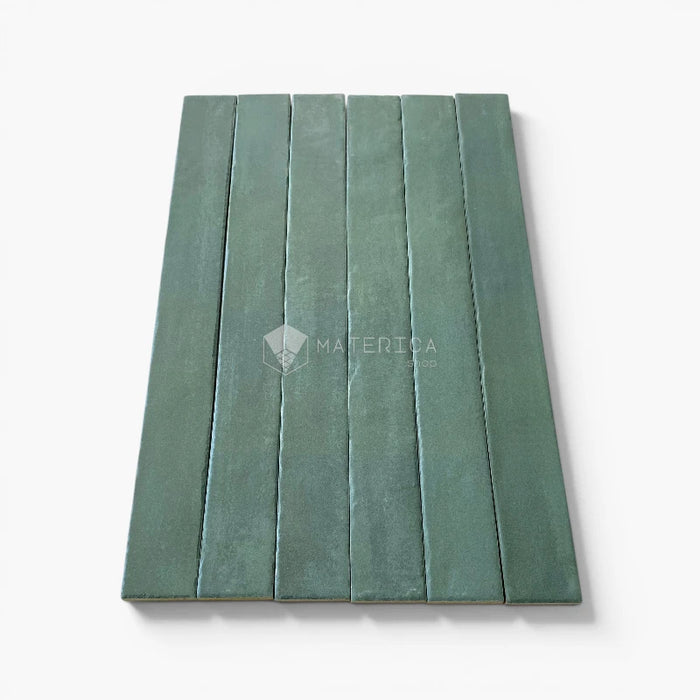 Foto piastrelle per pavimento e rivestimento interno in gres porcellanato effetto mattoncino della collezione Iridescent di Ceramica Rondine, formato 4.8x45 cm, colore Ocean