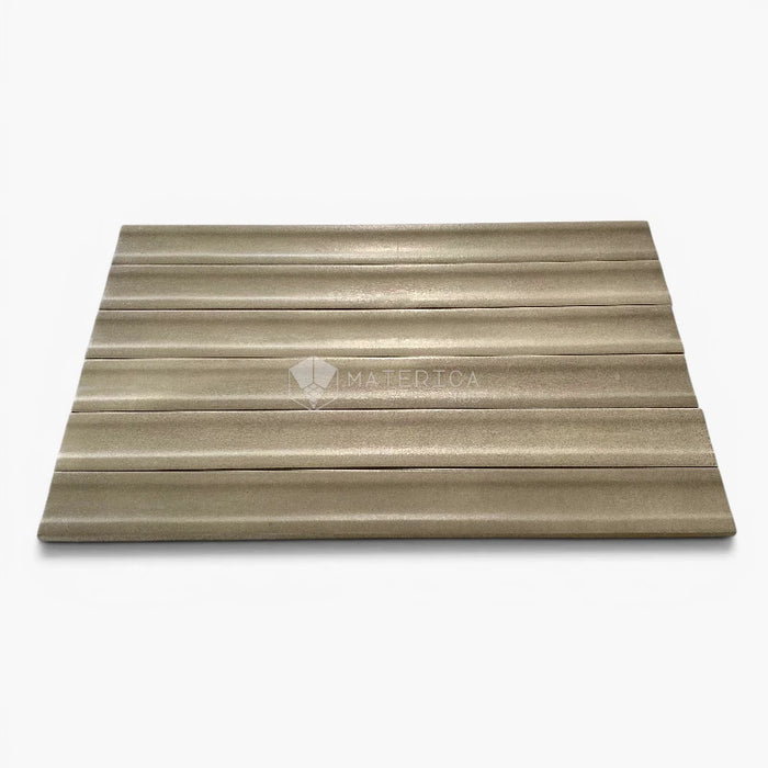 Foto piastrelle per rivestimento interno in gres porcellanato effetto mattoncino della collezione Iridescent di Ceramica Rondine, formato 4.8x45 cm, colore 3D Hump Taupe