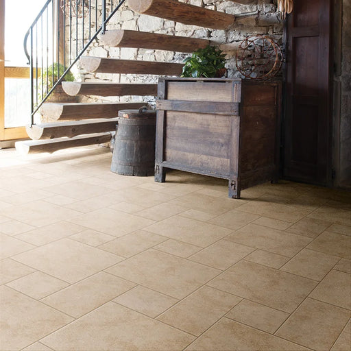 Dettaglio pavimento in gres porcellanato effetto cotto della collezione Lathemar di Alfalux, multiformato (30x30, 15x30 e 15x15, colore Sand