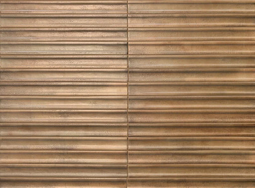 Piastrella per rivestimento interno in gres porcellanato effetto mattoncino a rilievo della collezione Iridescent di Ceramica Rondine, formato 4.8x45 cm, colore 3D Hump Caramel