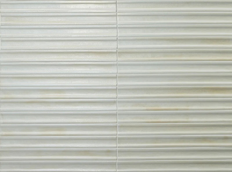 Piastrella per rivestimento interno in gres porcellanato effetto mattoncino a rilievo della collezione Iridescent di Ceramica Rondine, formato 4.8x45 cm, colore 3D Hump Ivory