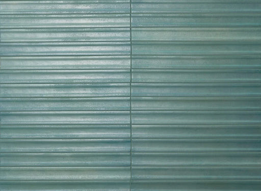 Piastrella per rivestimento interno in gres porcellanato effetto mattoncino a rilievo della collezione Iridescent di Ceramica Rondine, formato 4.8x45 cm, colore 3D Hump Sea Water