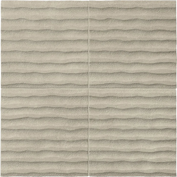 Dettaglio Piastrella da rivestimento in gres porcellanato serie Terracreta di Marca Corona, effetto creta rigato, formato 20x20 cm, Colore Terra Rilievo Argilla