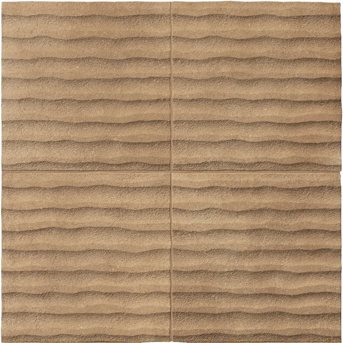 Dettaglio Piastrella da rivestimento in gres porcellanato serie Terracreta di Marca Corona, effetto creta rigato, formato 20x20 cm, Colore Terra Rilievo Chamotte