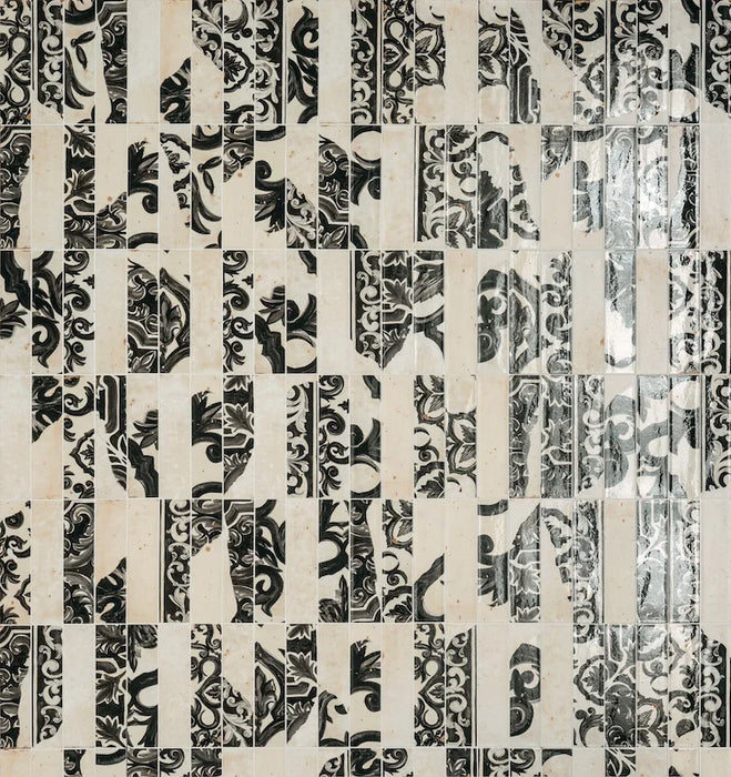 Dettaglio Piastrella da rivestimento in gres porcellanato serie Miniature Fregio di Marca Corona, effetto mattoncino maiolicato, formato 6x24, Colore Nero Maiolica