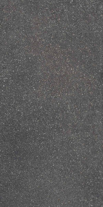 Dettaglio piastrella per pavimenti e rivestimenti in gres porcellanato effetto pietra lavica della collezione Lavica Formato 60x120, colore Anthracite