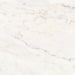 Dettaglio piastrella per pavimenti e rivestimenti in gres porcellanato effetto marmo bianco della collezione Versilia di Ceramiche Keope, formato 60x60, colore Michelangelo White