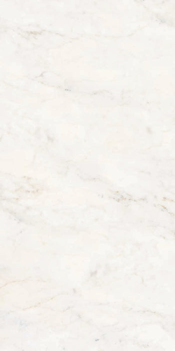 Dettaglio piastrella per pavimenti e rivestimenti in gres porcellanato effetto marmo bianco della collezione Versilia di Ceramiche Keope, formato 60x120, colore Michelangelo White 