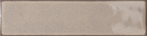 Dettaglio piastrella per rivestimento in ceramica effetto mattoncino Lucido 7,6x30,5 cm della collezione Karma, colore Ecru di Ceramica Settecento