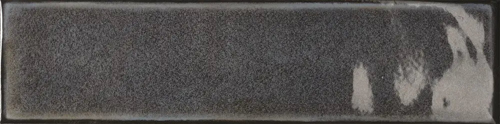 Dettaglio piastrella per rivestimento in ceramica effetto mattoncino Lucido 7,6x30,5 cm della collezione Karma, colore Fumo di Ceramica Settecento