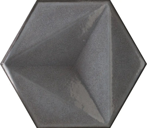 Dettaglio piastrella per rivestimento in ceramica formato esagonale Lucido 15,1x17,3 cm della collezione Karma, colore Grigio di Ceramica Settecento