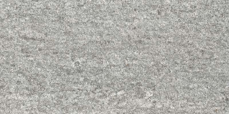 Dettaglio piastrella in gres porcellanato effetto. Percorsi Smart di ceramiche keope 22x45 antiscivolo colore Pietra di Bagnolo