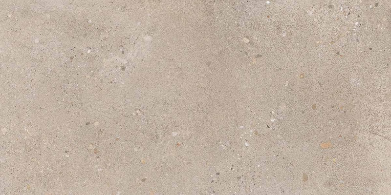 Dettaglio piastrella in gres porcellanato effetto cemento, Ceramiche Keope - Collezione District, formato 30x60 cm, finitura structured R11, colore Greige. Ideale per pavimenti e rivestimenti esterni di design.