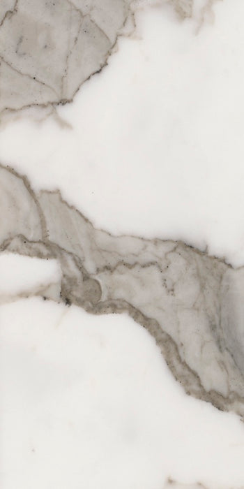 Dettaglio piastrella in gres porcellanato effetto marmo, Ceramiche Keope - Collezione Elements Lux, formato 60x120 cm, finitura lappata, vellutata al tatto, colore Calacatta. Ideale per pavimenti e rivestimenti di design.