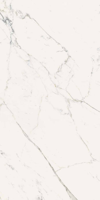 Dettaglio piastrella in gres porcellanato effetto marmo, Ceramiche Keope - Collezione Elements Lux, formato 60x120 cm, finitura lappata, vellutata al tatto, colore Calacatta Statuarietto. Ideale per pavimenti e rivestimenti di design.