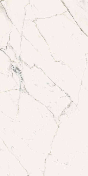 Dettaglio piastrella in gres porcellanato effetto marmo, Ceramiche Keope - Collezione Elements Lux, formato 60x120 cm, finitura lappata, vellutata al tatto, colore Calacatta Statuarietto. Ideale per pavimenti e rivestimenti di design.