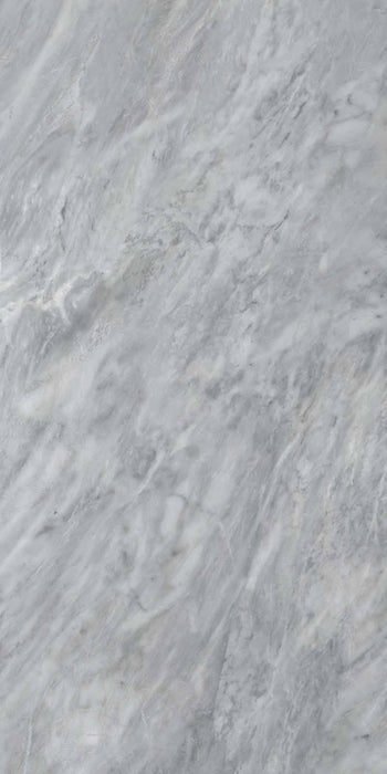 Dettaglio piastrella per pavimenti e rivestimenti in gres porcellanato effetto marmo grigio della collezione Versilia di Ceramiche Keope, formato 60x120, colore Nuvolato Grey