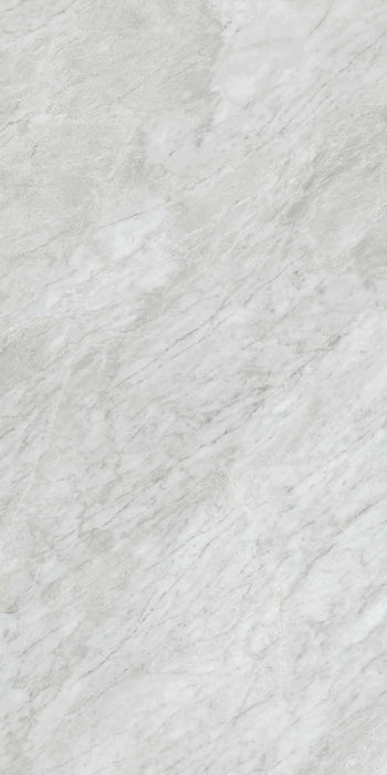 Dettaglio piastrella per pavimenti e rivestimenti in gres porcellanato effetto marmo grigio della collezione Versilia di Ceramiche Keope, formato 60x120, colore Bardiglio Silver