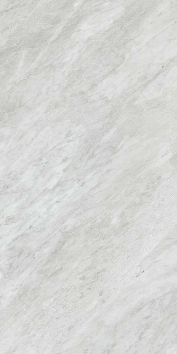 Dettaglio piastrella per pavimenti e rivestimenti in gres porcellanato effetto marmo grigio della collezione Versilia di Ceramiche Keope, formato 60x120, colore Bardiglio Silver