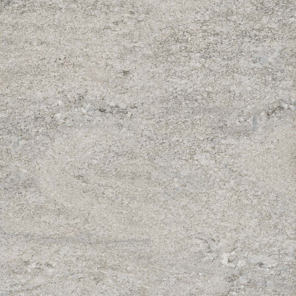 Dettaglio piastrella in gres porcellanato effetto pietra per esterni. Percorsi Frame di ceramiche keope 60x60 antiscivolo colore Plima Silver