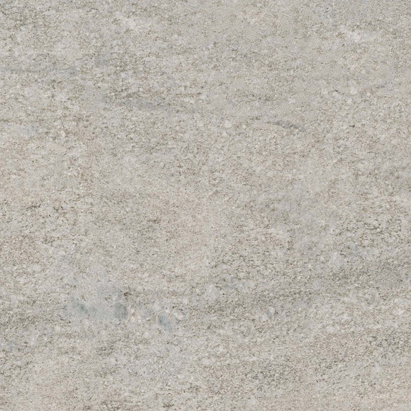 Dettaglio piastrella in gres porcellanato effetto pietra per esterni. Percorsi Frame di ceramiche keope 60x60 antiscivolo colore Plima Silver