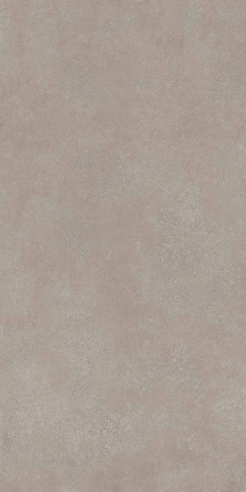 Dettaglio piastrella in gres porcellanato effetto cemento, Ceramiche Keope - Collezione Geo, formato 60x120 cm, finitura Structured R10, colore Grey. Ideale per pavimenti e rivestimenti di design.