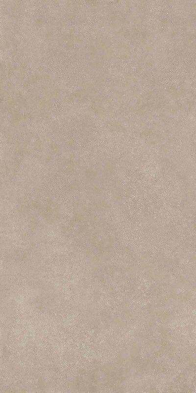 Dettaglio piastrella in gres porcellanato effetto cemento, Ceramiche Keope - Collezione Geo, formato 60x120 cm, finitura natural r9, colore Walnut. Ideale per pavimenti e rivestimenti di design.