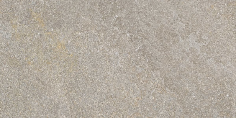 dettaglio piastrella per pavimento e rivestimento effetto pietra quarzite. collezione Arkè, formato 30x60 per esterni, colore Grey