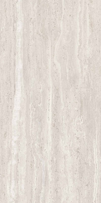 Dettaglio piastrella in gres porcellanato effetto travertino. Trevi di ceramiche keope 60x120 colore Pearl