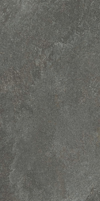 Dettaglio piastrella per pavimento e rivestimento in gres porcellanato effetto pietra quarzite di Ceramiche Keope, collezione Arkè, formato 60x120, colore Anthracite
