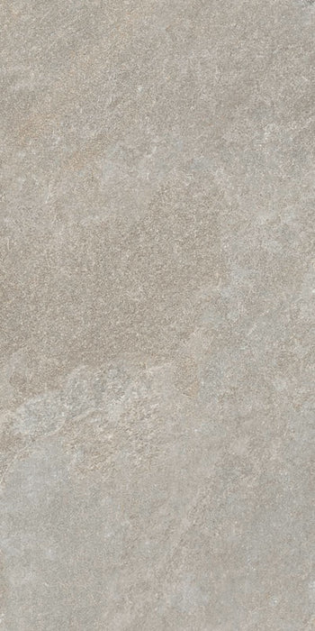 Dettaglio piastrella per pavimento e rivestimento in gres porcellanato effetto pietra quarzite di Ceramiche Keope, collezione Arkè, formato 60x120, colore Grey