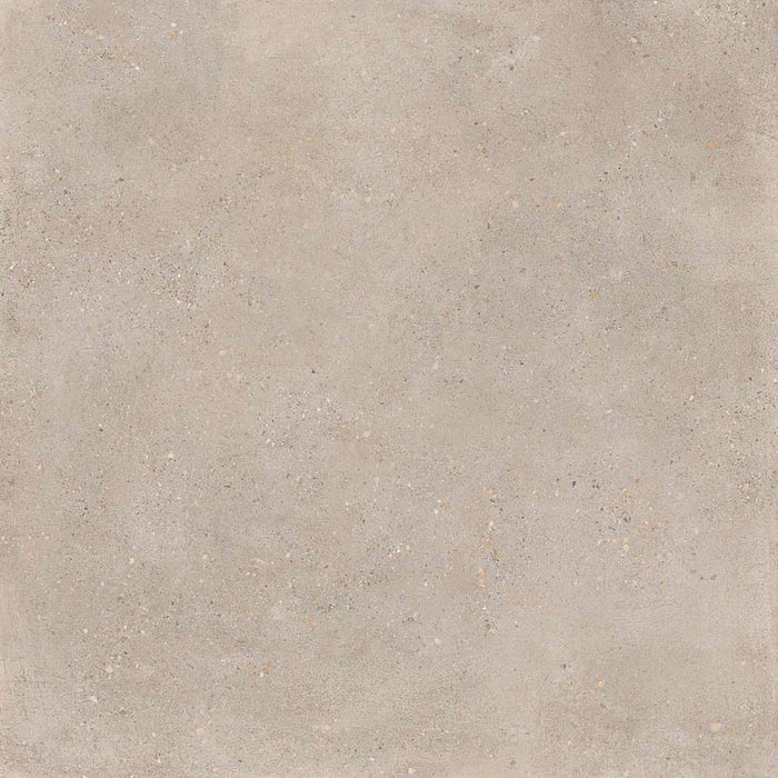 Dettaglio piastrella in gres porcellanato effetto cemento, Ceramiche Keope - Collezione District, formato 120x120 cm, finitura spazzolata R10, colore Greige. Ideale per pavimenti e rivestimenti di design.
